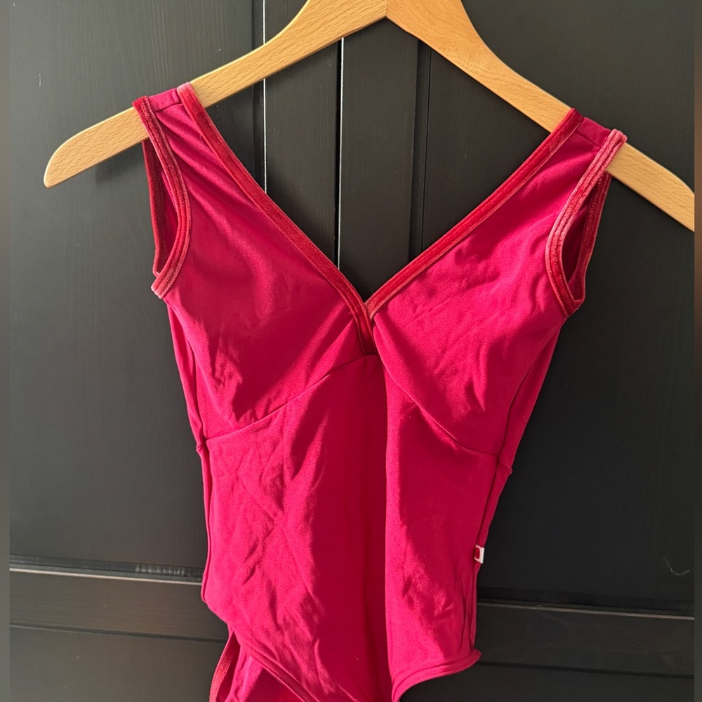 Yumiko Alicia, N-Berry with velvet trim, S